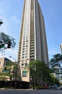 Building Photo - One Superior Place Apartments in Chicago, Illinois