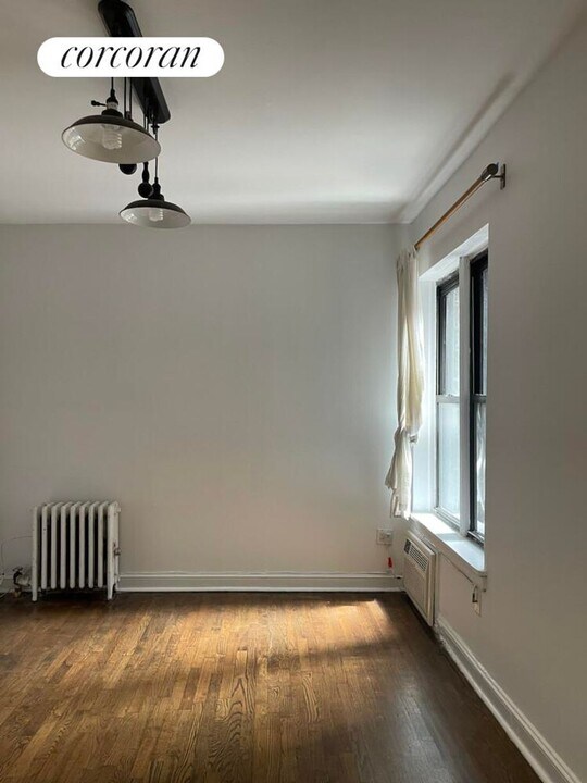 4 W 101st St in New York, NY - Building Photo