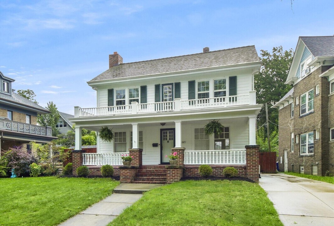 1265 West Blvd in Cleveland, OH - Building Photo