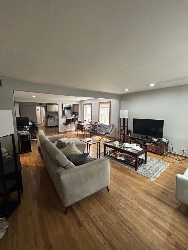 property at 1617 N Hudson Ave