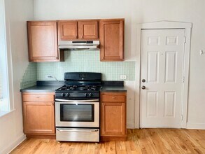 806 N Bishop St, Unit 3A in Chicago, IL - Building Photo - Building Photo
