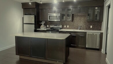 Mission Apartments in Calgary, AB - Building Photo - Building Photo