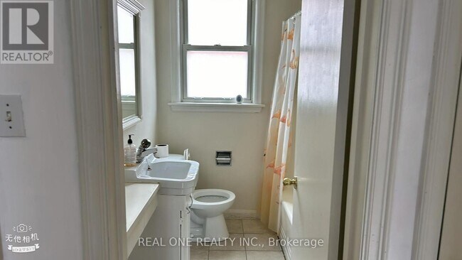 92 Binkley Crescent in Hamilton, ON - Building Photo - Building Photo