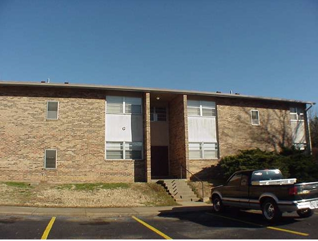 Red Oaks Apartments in Murray, KY - Building Photo