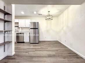5300 E Cherry Creek S Dr in Denver, CO - Foto de edificio - Building Photo