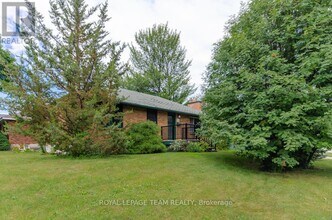 16 Brook Ln in Ottawa, ON - Building Photo - Building Photo