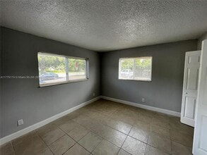 7910 Taft St in Hollywood, FL - Building Photo - Building Photo