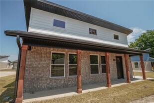 736 N Honey Locust Bnd in Fayetteville, AR - Building Photo