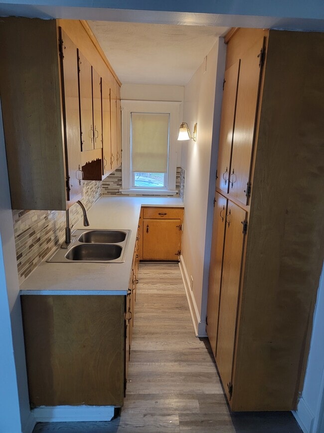 110 S Burritt St, Unit 1 floor