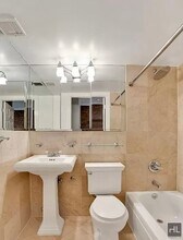 E 13TH ST., Unit 5H in New York, NY - Foto de edificio - Building Photo