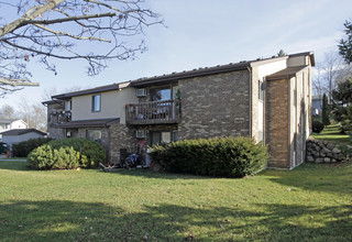 Hillside Apartments in Deerfield, WI - Foto de edificio - Building Photo