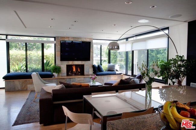 2726 Montana Ave in Santa Monica, CA - Building Photo - Building Photo