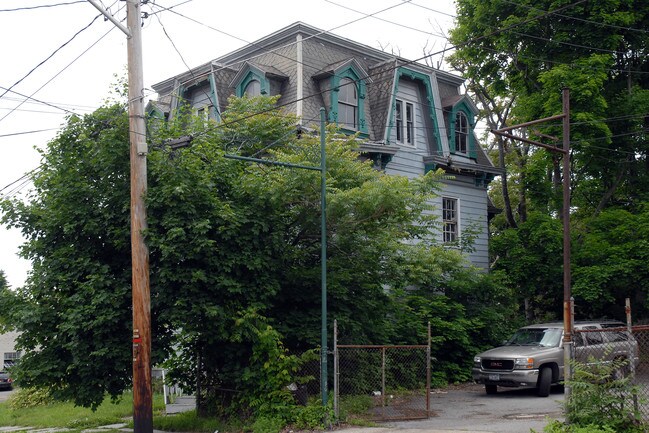9 Montgomery St in Middletown, NY - Foto de edificio - Building Photo