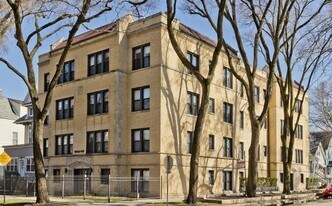 1540 W Waveland Ave in Chicago, IL - Building Photo