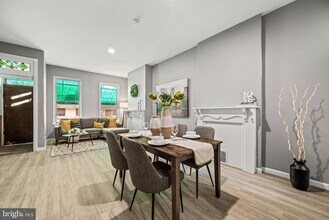 2427 N Hollywood St in Philadelphia, PA - Building Photo - Building Photo