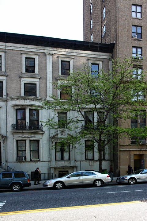 43 W 86th St in New York, NY - Building Photo