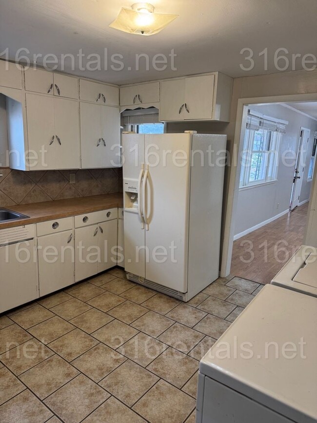 303 N Emporia St in El Dorado, KS - Building Photo - Building Photo