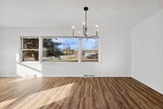 4647 Johnson Ave in Western Springs, IL - Building Photo - Building Photo