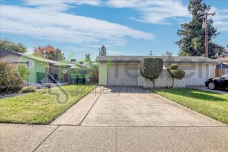 5636 Clark Ave in Carmichael, CA - Building Photo - Building Photo