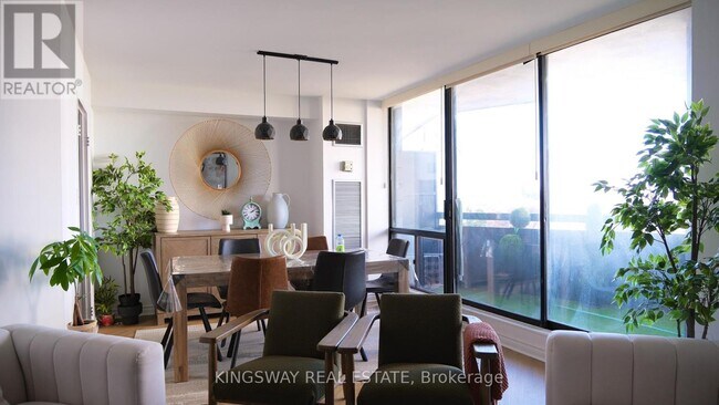 75 Graydon Hall Dr in Toronto, ON - Building Photo - Building Photo