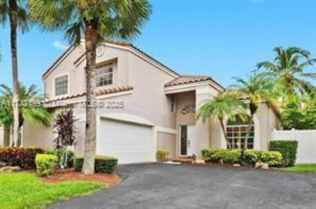 7685 NW 62nd Way in Parkland, FL - Building Photo
