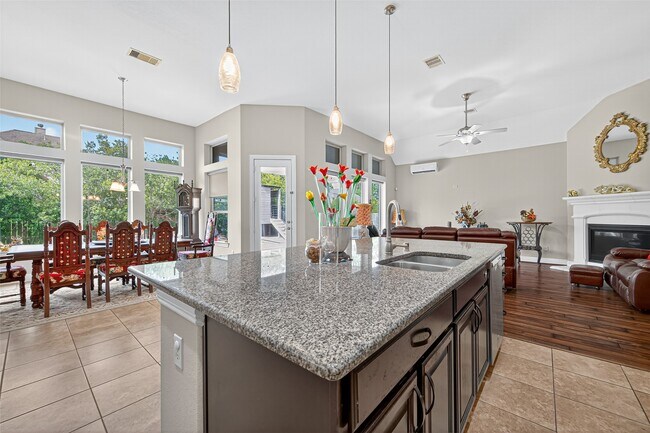 15802 Pine Cone Ln in Tomball, TX - Building Photo - Building Photo