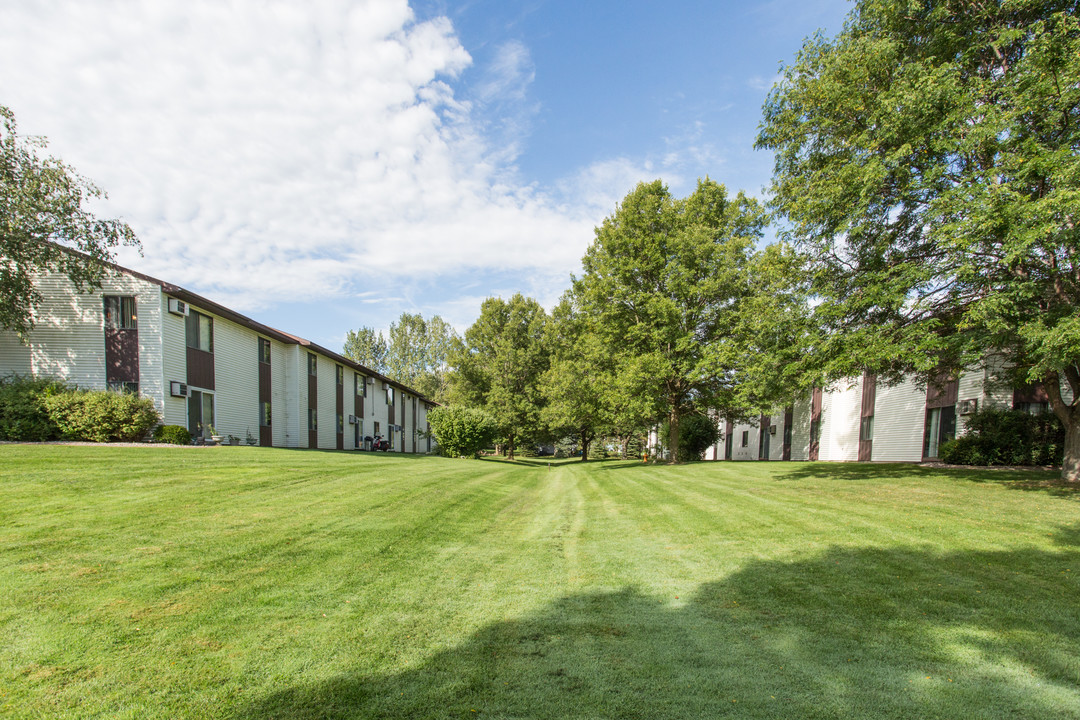 Manchester Court in Marshfield, WI - Building Photo