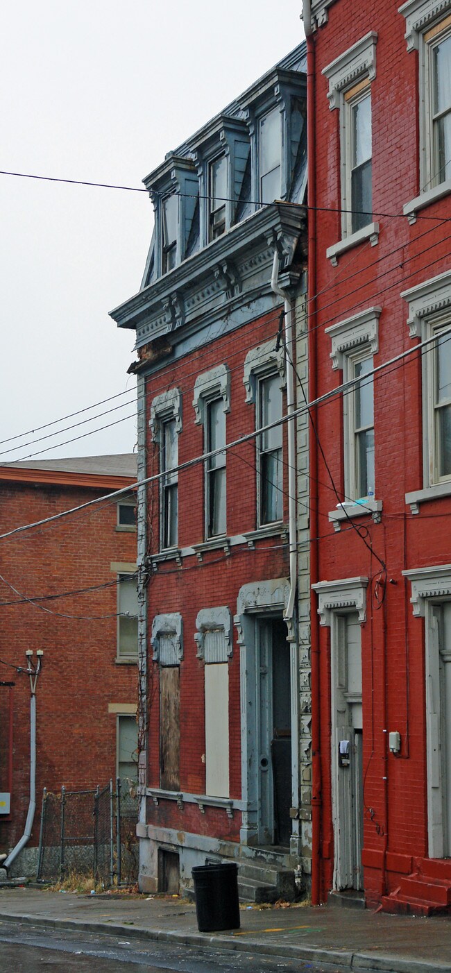 1711 Lang St in Cincinnati, OH - Building Photo - Building Photo