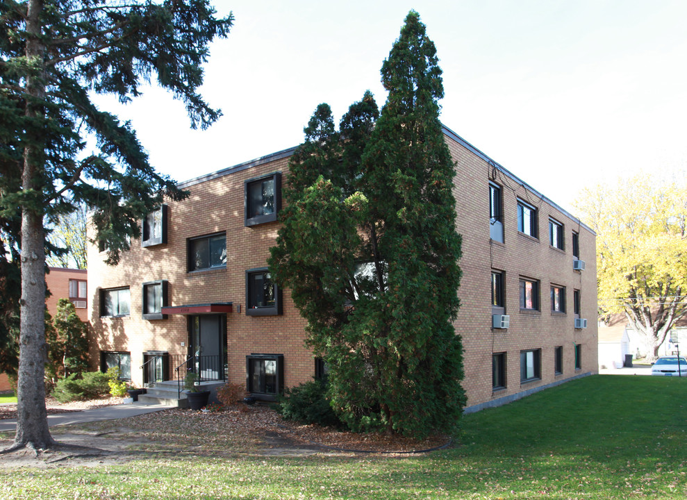 4340 Cedar Ave in Minneapolis, MN - Foto de edificio