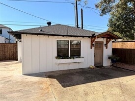 315 Easton Rd in Dallas, TX - Building Photo