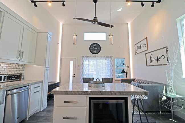 2310 McDuffie St in Houston, TX - Building Photo - Building Photo