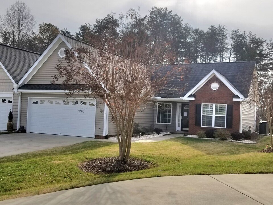 108 Brae Creek Ct in King, NC - Building Photo