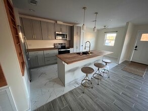 100 Pecan Park Dr in Ocean Springs, MS - Building Photo - Building Photo