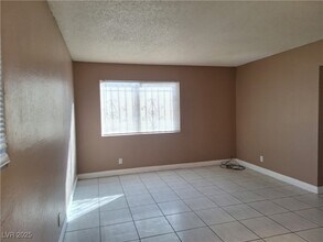 489 North Cir in Las Vegas, NV - Building Photo - Building Photo