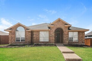 9306 Chimneywood Dr in Rowlett, TX - Building Photo