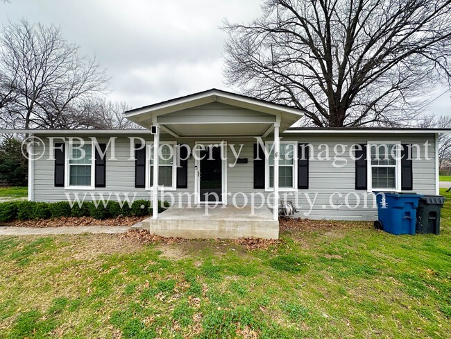111 Oaklawn Dr in Corsicana, TX - Building Photo - Building Photo