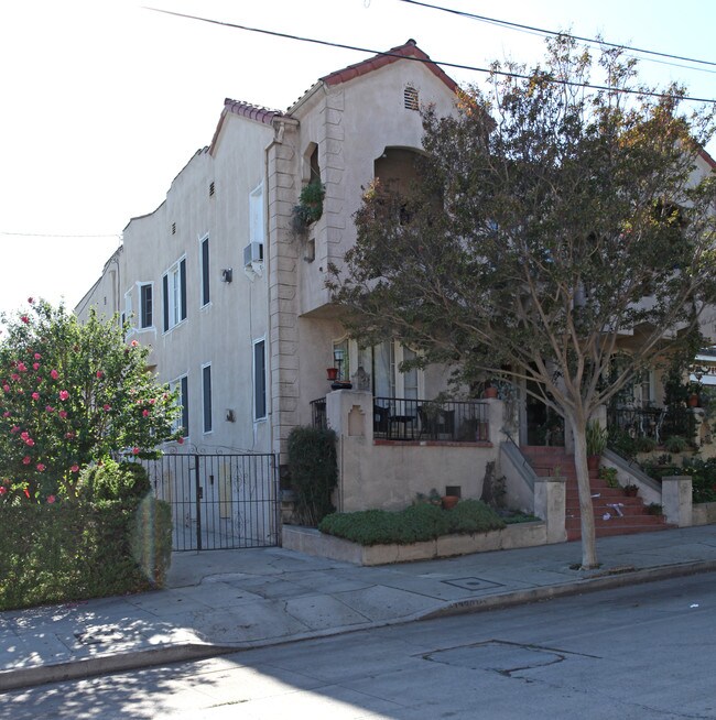 1330 1/2-1332 Kellam Ave in Los Angeles, CA - Building Photo - Building Photo