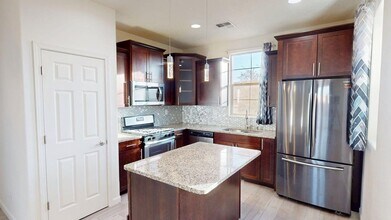 31 Camino Cerro Escondido in Santa Fe, NM - Building Photo - Building Photo