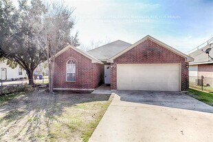 13916 Garden Grove Dr in Dallas, TX - Building Photo