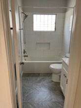 5743 La Mirada Ave in Los Angeles, CA - Building Photo - Building Photo