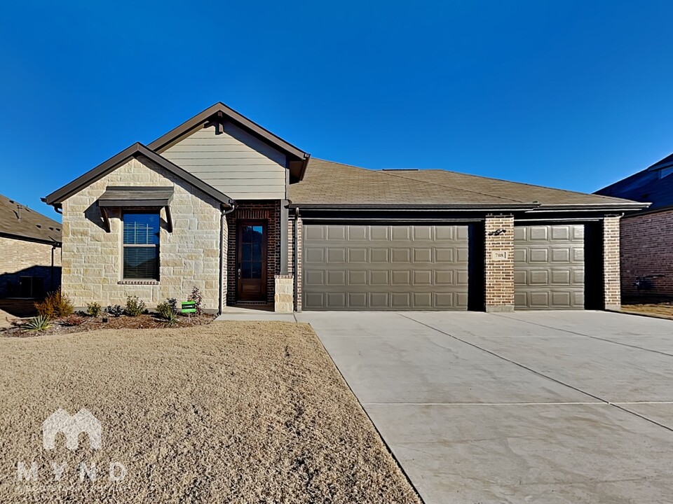 708 Metallic Tree Ln in Van Alstyne, TX - Building Photo