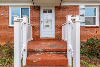 6238 Niagara Cir in Norfolk, VA - Foto de edificio - Building Photo