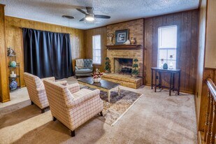 402 Cottonwood St in Brenham, TX - Building Photo