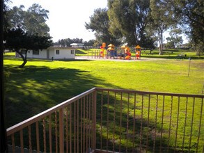 18225 Kingsdale Ave-Unit -101 in Redondo Beach, CA - Building Photo - Building Photo