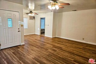 9966 Glencrest Dr in Burbank, CA - Building Photo