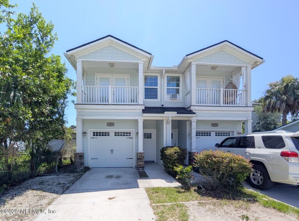 115 11th St N in Jacksonville Beach, FL - Foto de edificio