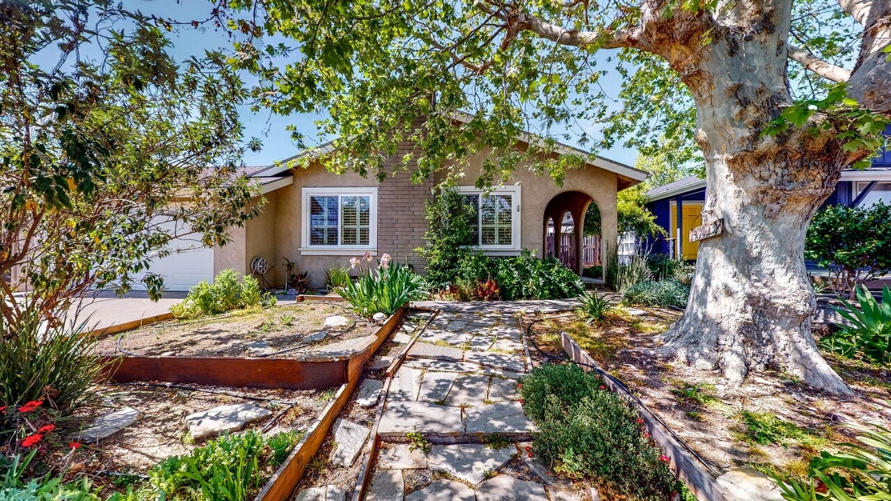 1321 Berrydale Dr in Petaluma, CA - Building Photo