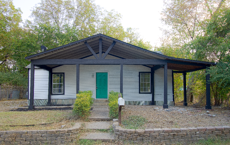 218 E 12th St in Bonham, TX - Building Photo