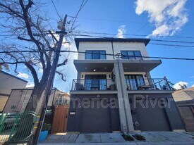 2340 River Cats Aly in Sacramento, CA - Building Photo