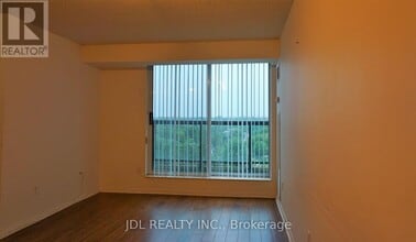 23 Lorraine Dr in Toronto, ON - Building Photo - Building Photo